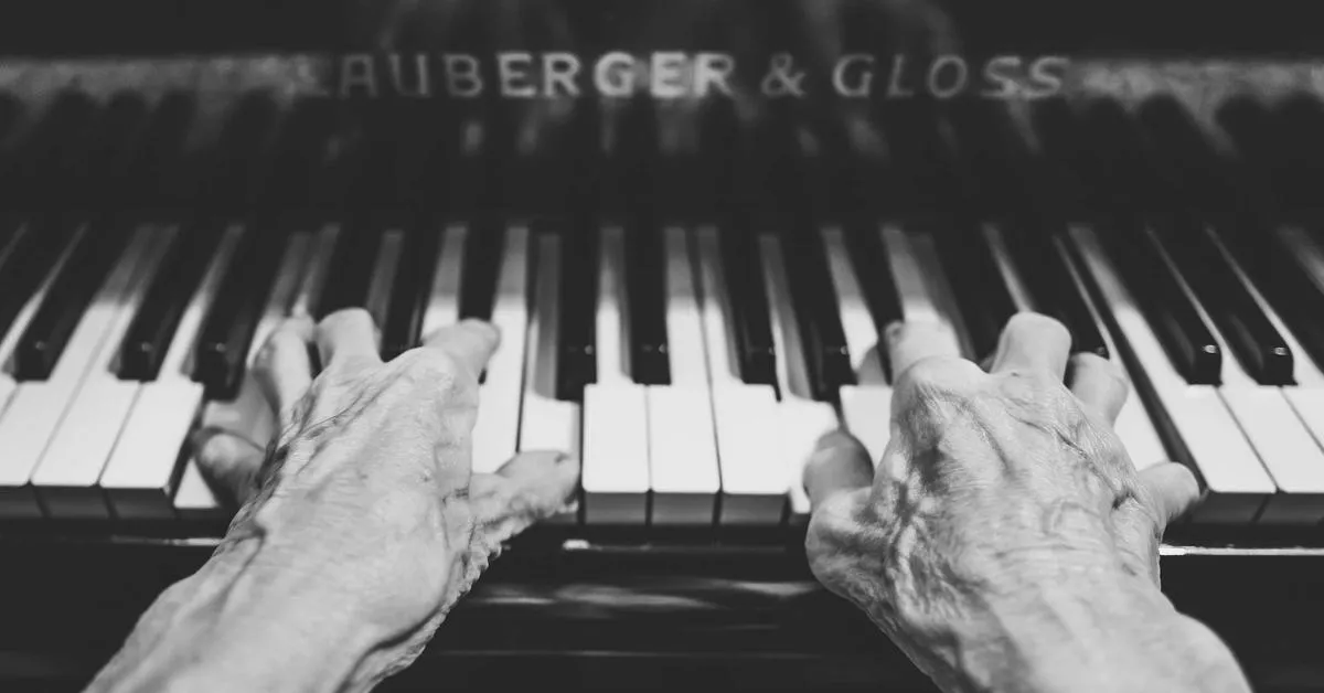 Mengoptimalkan Implementasi Teknologi Informasi untuk Meningkatkan Efisiensi Bisnis di Indonesia