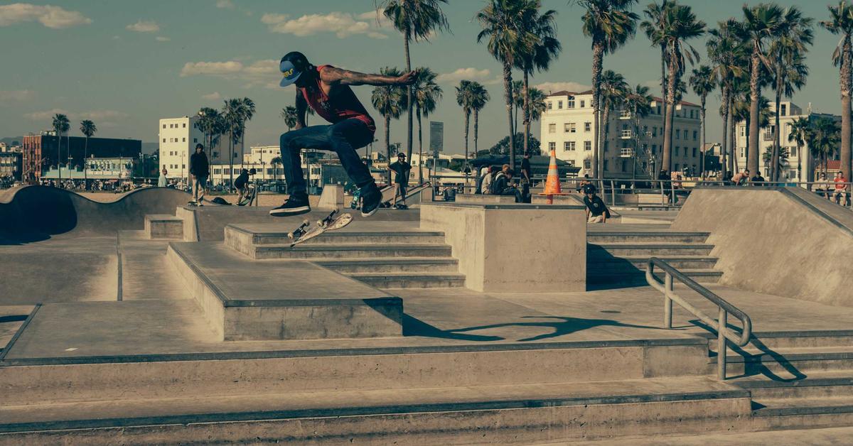 Mengoptimalkan Penggunaan Teknologi Virtualisasi untuk Meningkatkan Efisiensi Server di Indonesia